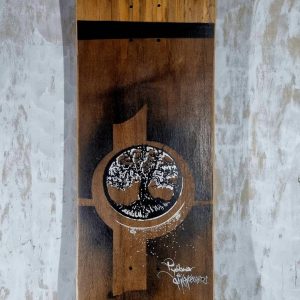 skateboard artisanal en érable, made in France, customisé à la main, représentant un arbre de vie